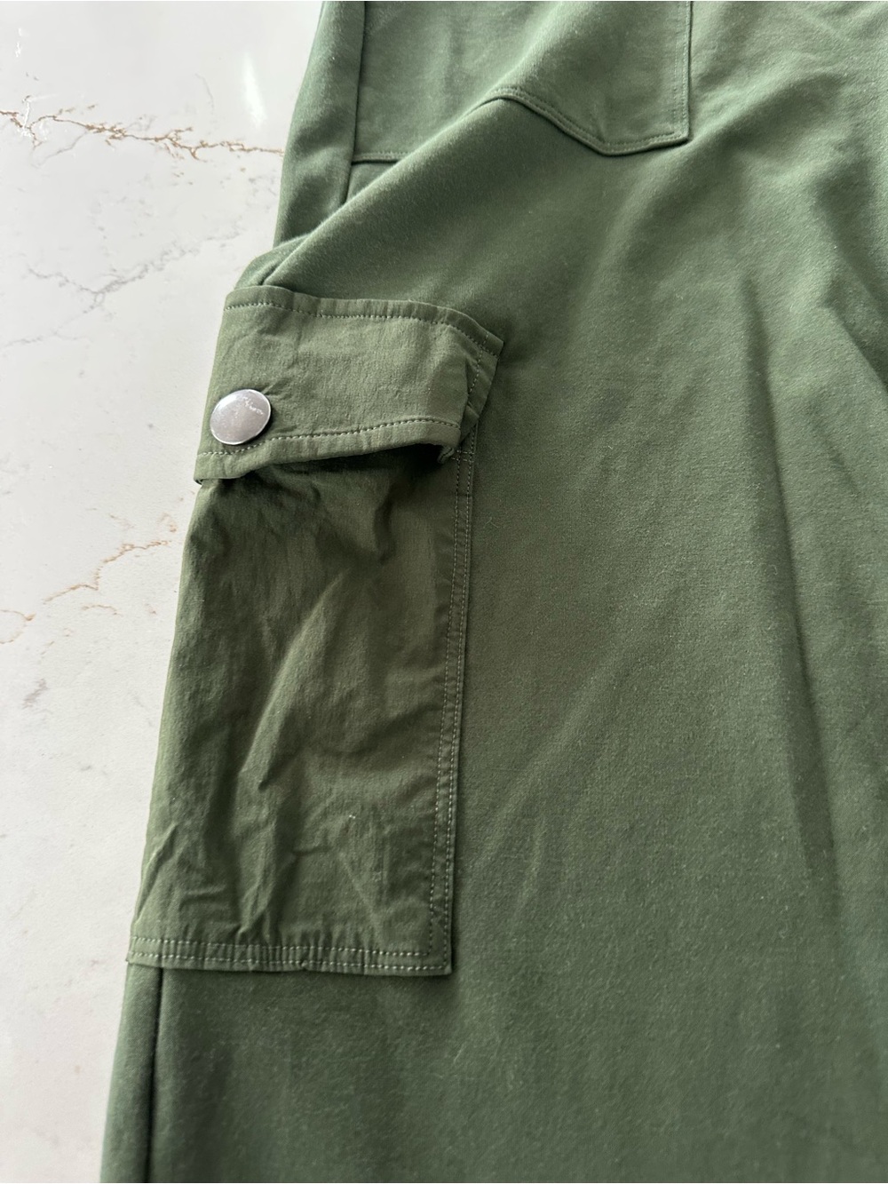 Cabi Chargo Olive Green Wide Leg Cargo Pants. - Picture 2 of 9